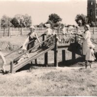 дети и воспитатели детского сада на прогулке 1957 год старый де